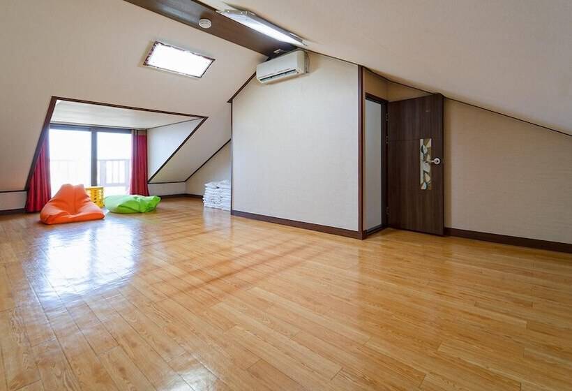 Jeju New Haean Punggyeong Pension