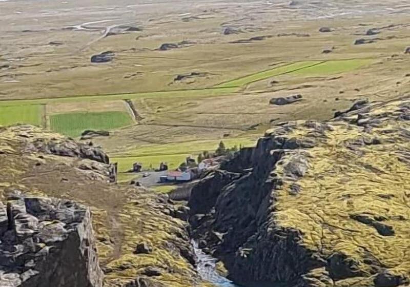 پانسیون Guesthouse Skálafell