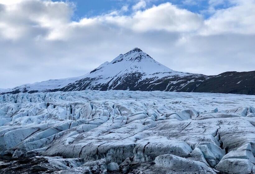 پانسیون Guesthouse Skálafell