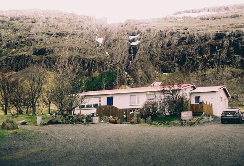 پانسیون Guesthouse Skálafell