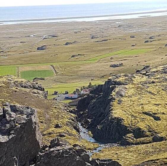 پانسیون Guesthouse Skálafell