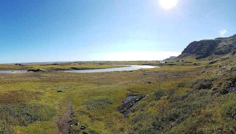 پانسیون Guesthouse Skálafell