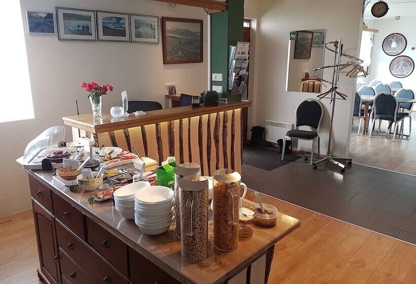 پانسیون Guesthouse Skálafell