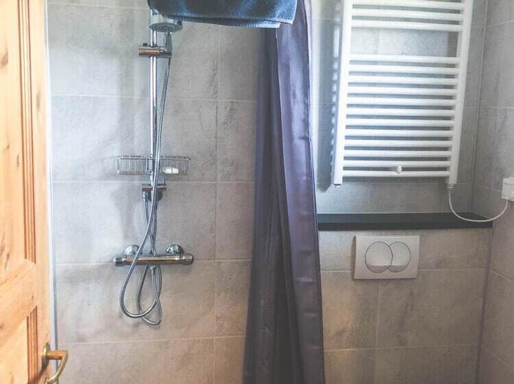 پانسیون Guesthouse Skálafell