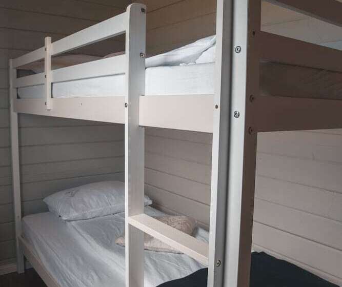 پانسیون Guesthouse Skálafell