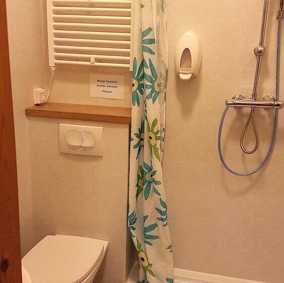 پانسیون Guesthouse Skálafell