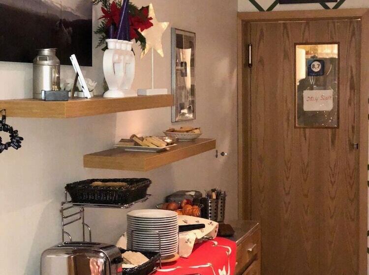 پانسیون Guesthouse Skálafell