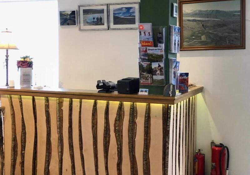 پانسیون Guesthouse Skálafell