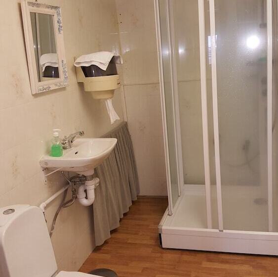 پانسیون Guesthouse Stöng And Cottages