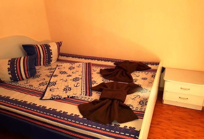 پانسیون Oganes Guesthouse