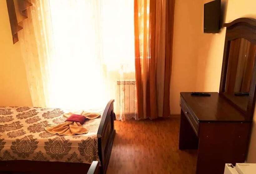 پانسیون Oganes Guesthouse