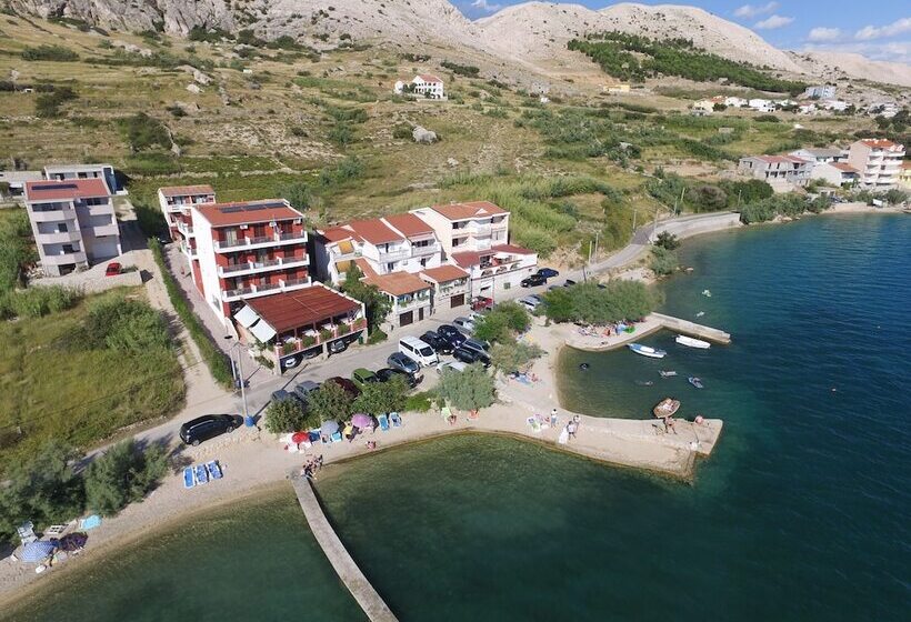 פנסיון Pansion Laguna