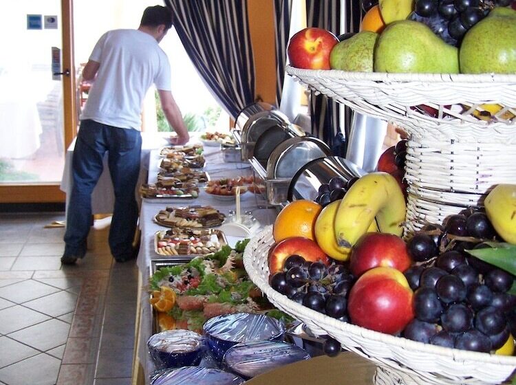 פנסיון Pansion Laguna