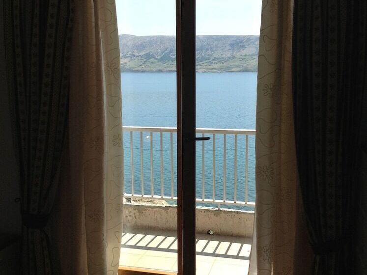 פנסיון Pansion Laguna