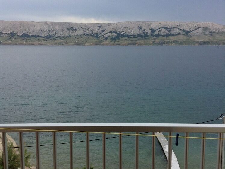 פנסיון Pansion Laguna