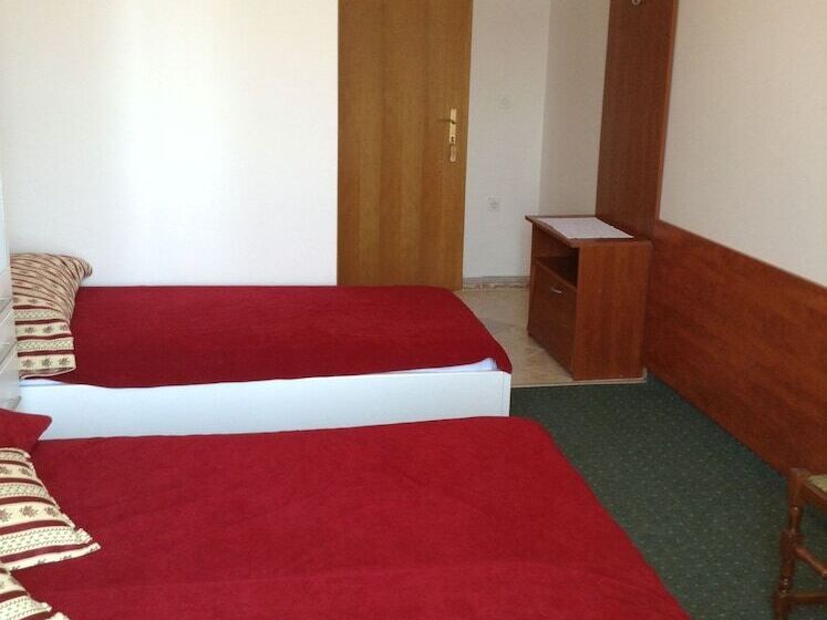 פנסיון Pansion Laguna