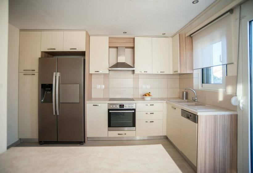 بنسيون Vanessa's Rooms & Apartments