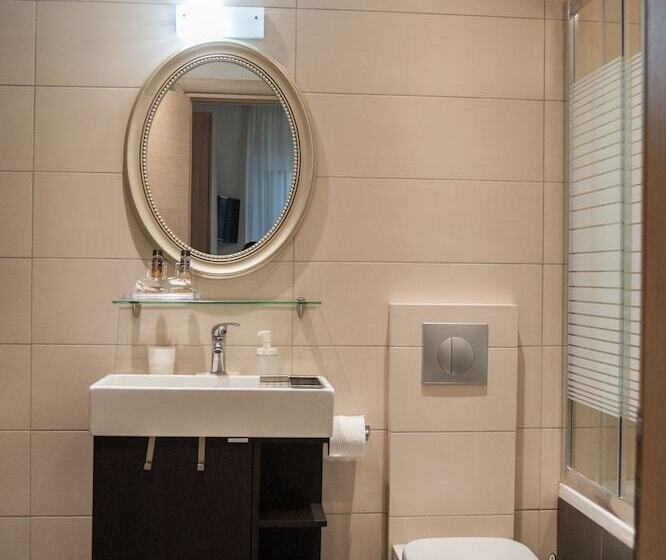 بنسيون Vanessa's Rooms & Apartments