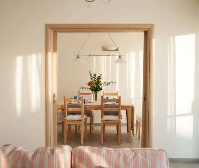 بنسيون Vanessa's Rooms & Apartments