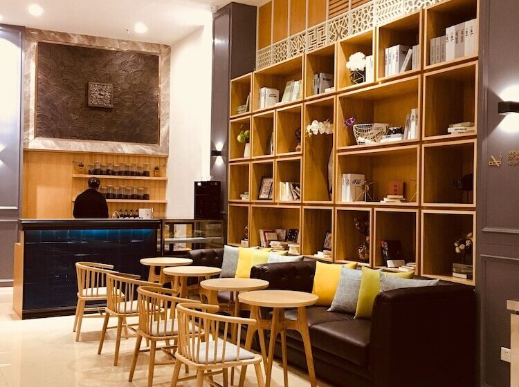 Poltton International Service Apartment