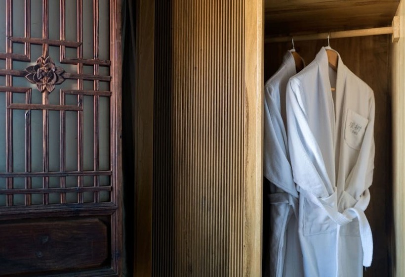 Dali Old Courtyard Boutique Inn