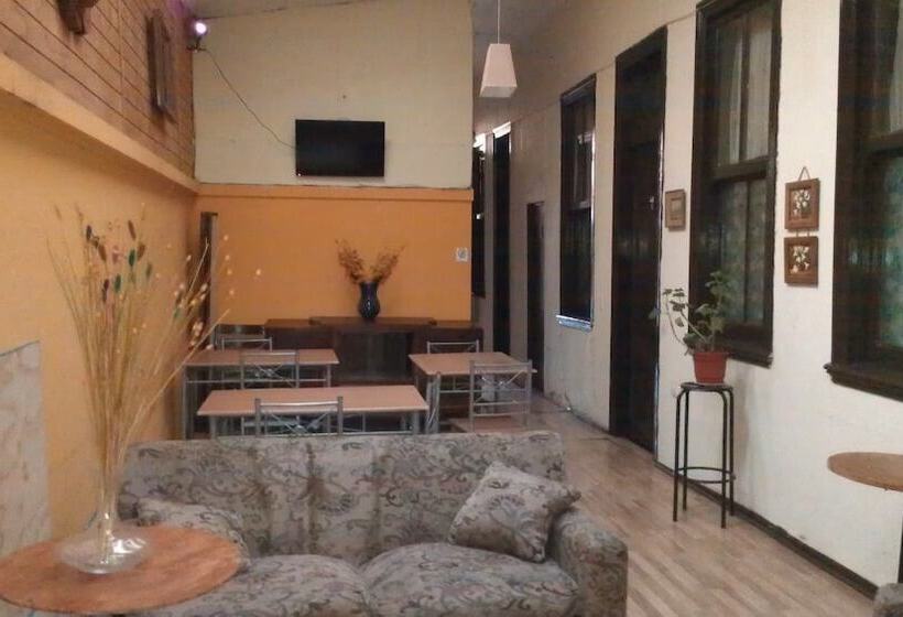 Hostal La Casona Hostel