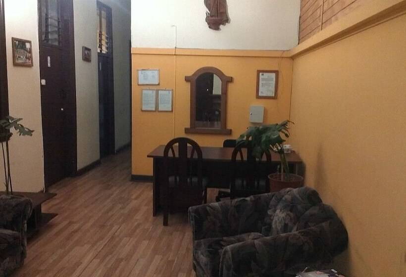 Hostal La Casona Hostel