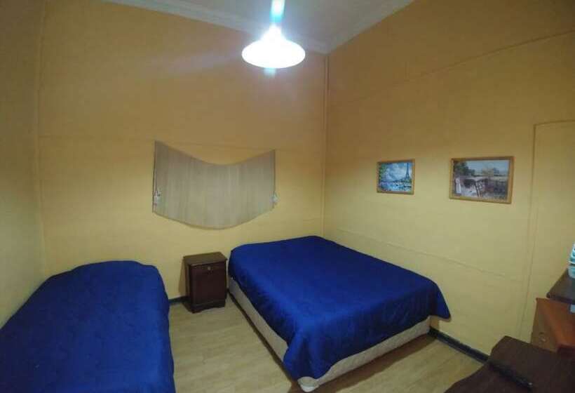 Hostal La Casona Hostel