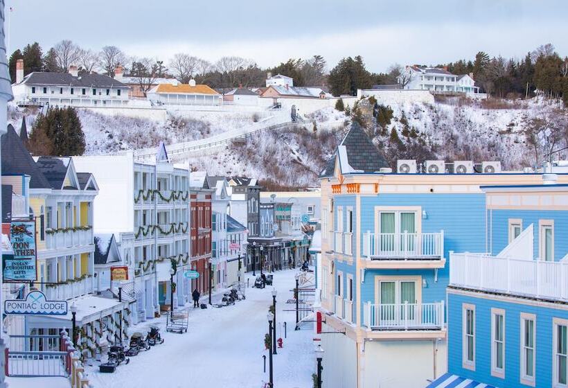 Отель Bicycle Street Inn And Suites