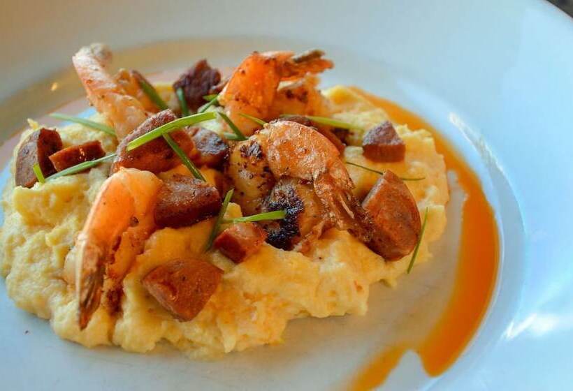 Отель Bicycle Street Inn And Suites