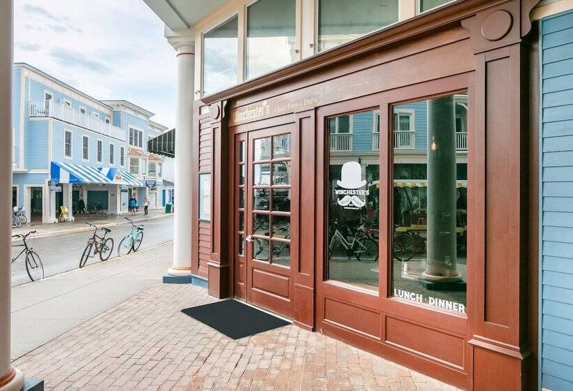 Отель Bicycle Street Inn And Suites