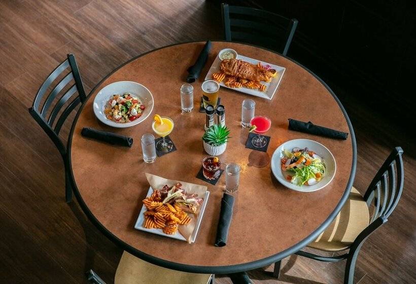 Отель Bicycle Street Inn And Suites