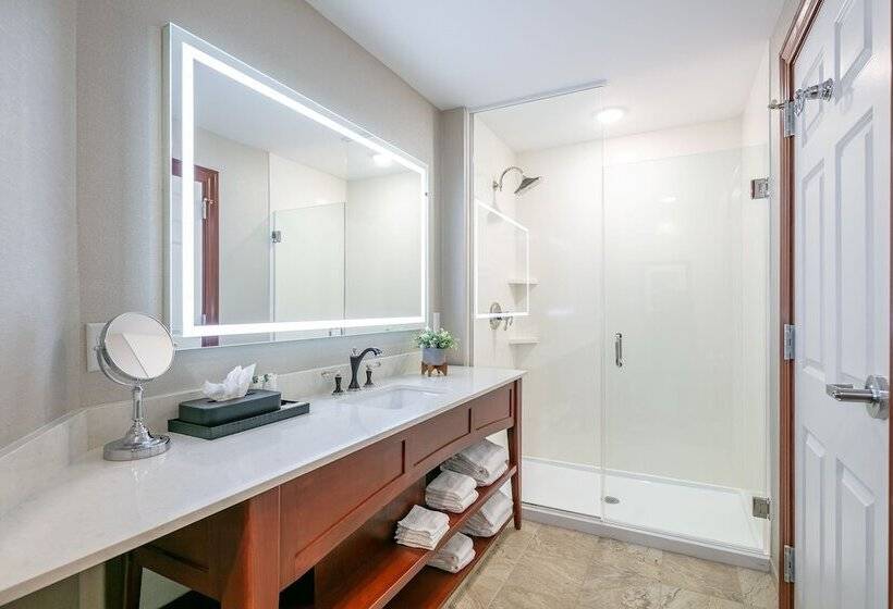 Отель Bicycle Street Inn And Suites