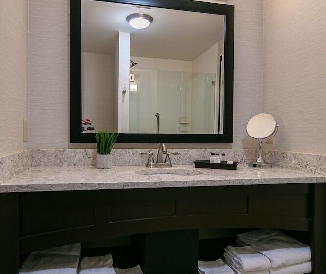 Отель Bicycle Street Inn And Suites