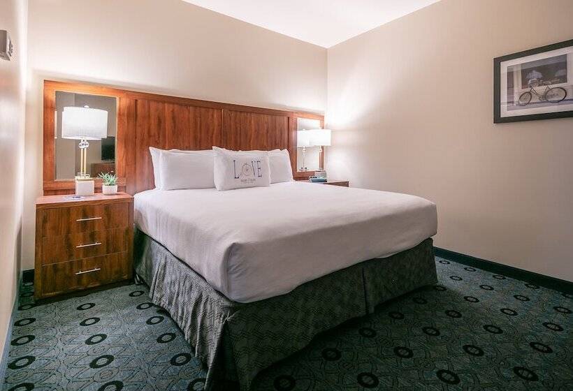 Отель Bicycle Street Inn And Suites