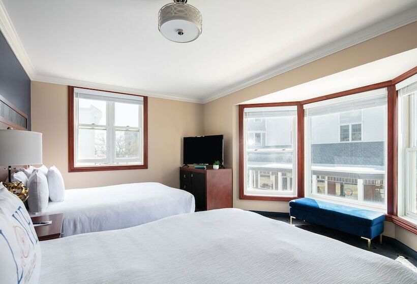 Отель Bicycle Street Inn And Suites