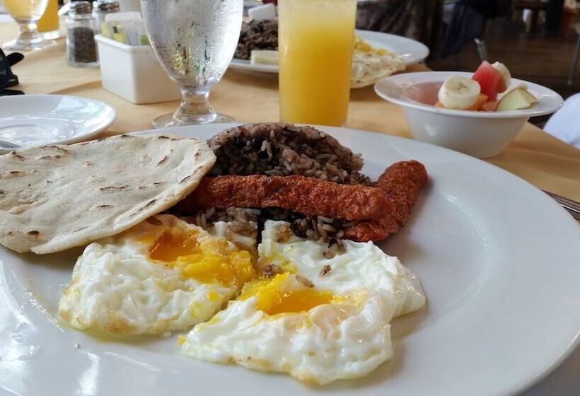 בית מלון כפרי Claudio & Gloria Beach Front