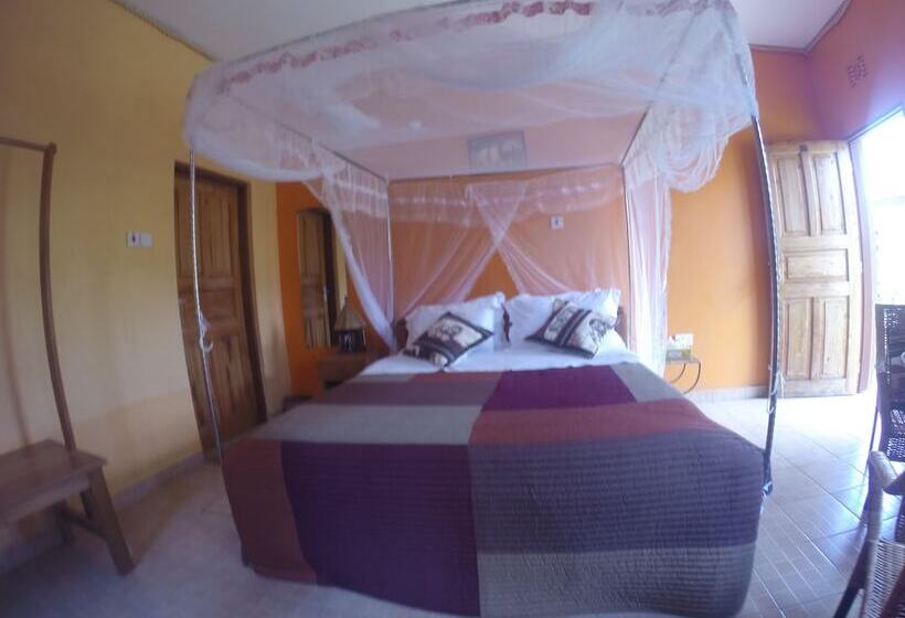 هتل Kilimanjaro Eco Lodge