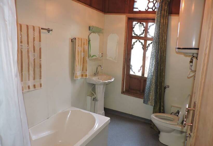 בית מלון כפרי Appollo Eleven Group Of Houseboats