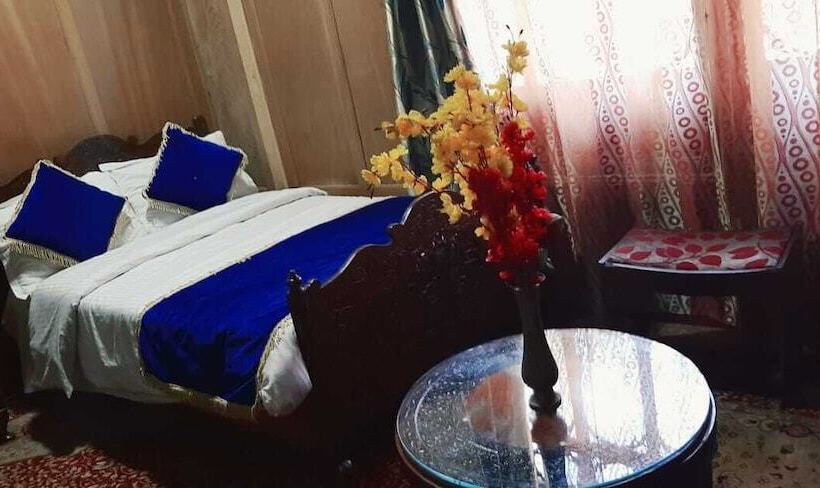 בית מלון כפרי Appollo Eleven Group Of Houseboats