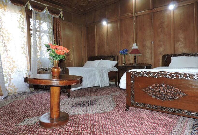 בית מלון כפרי Appollo Eleven Group Of Houseboats