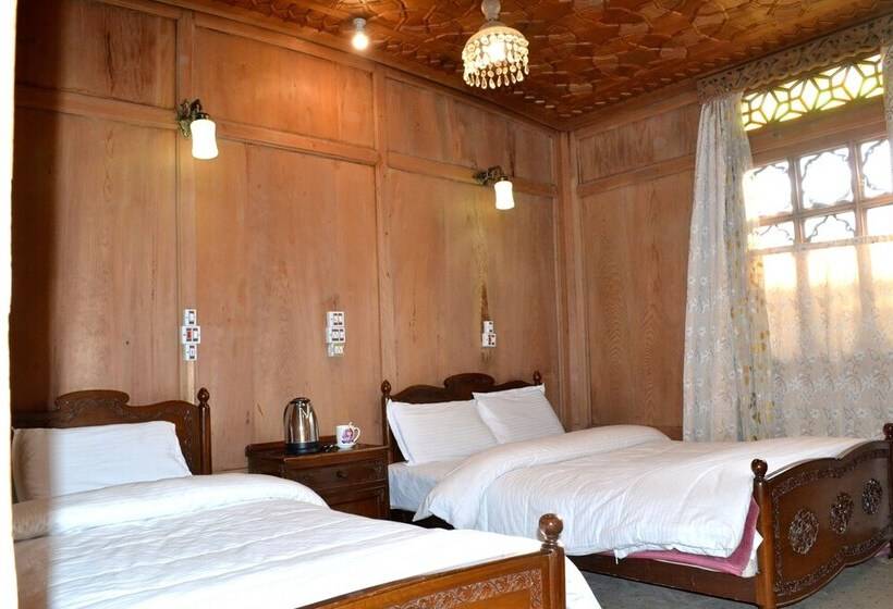 בית מלון כפרי Appollo Eleven Group Of Houseboats