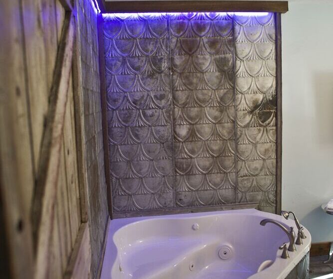 هتل Maxwell Mansion