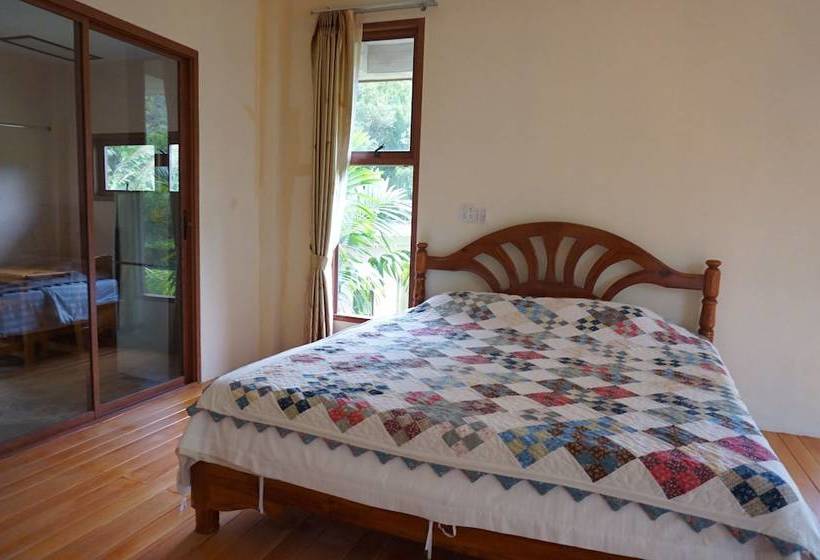 Отель Smallville Resort Ranong