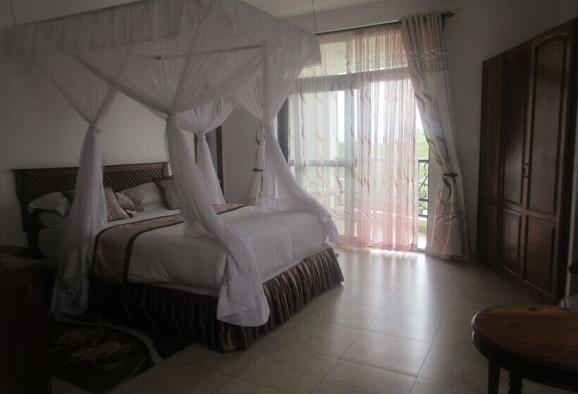 هتل Sundown Carnival Lodge