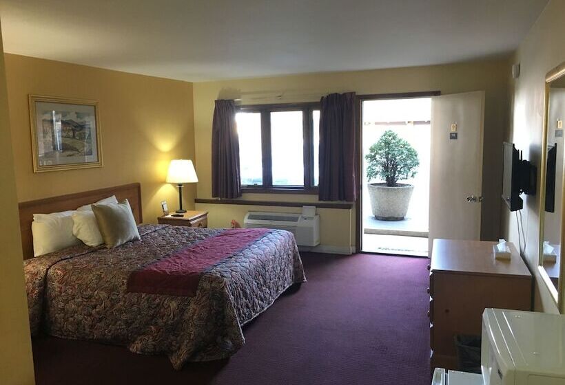 فندق على الطريق Midway Inn & Suites