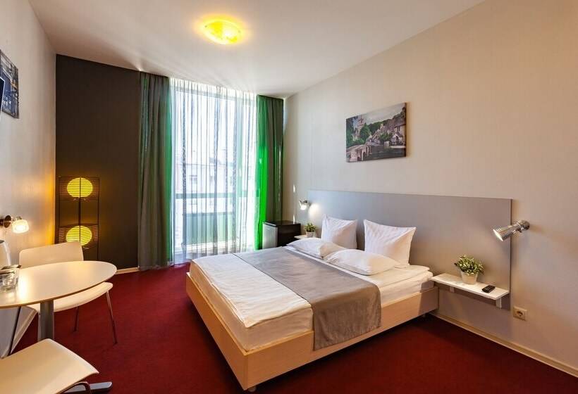 هاستل England Hotel Tyumen Centre