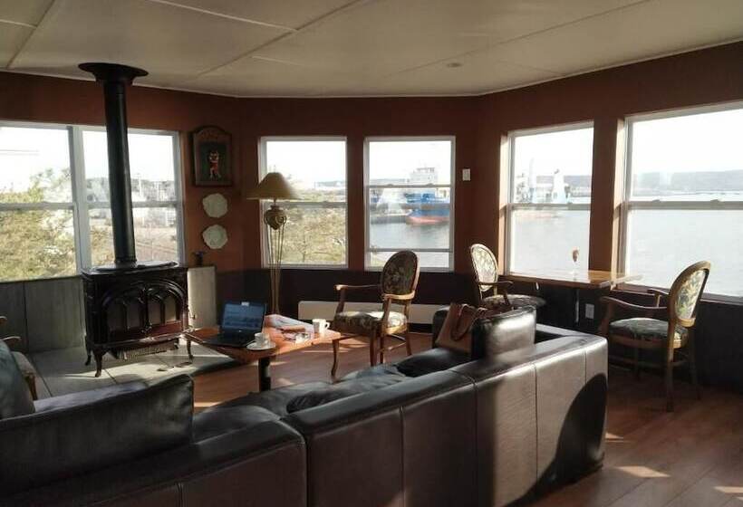 مبيت وإفطار Harbourview Motel And Accommodations