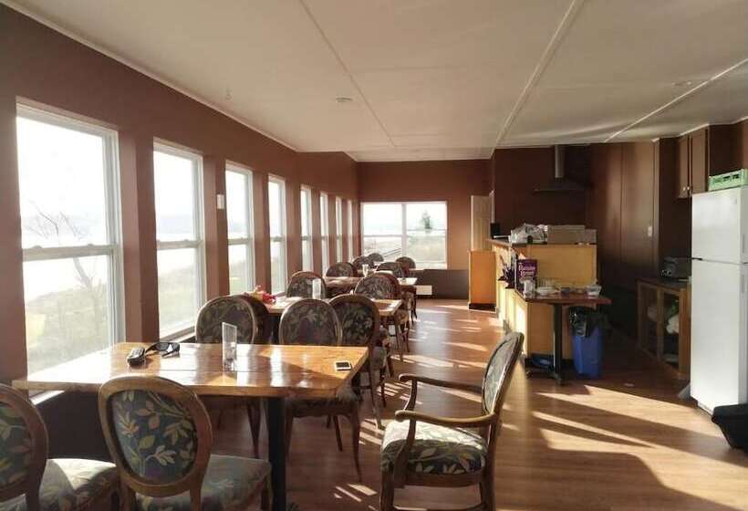 مبيت وإفطار Harbourview Motel And Accommodations