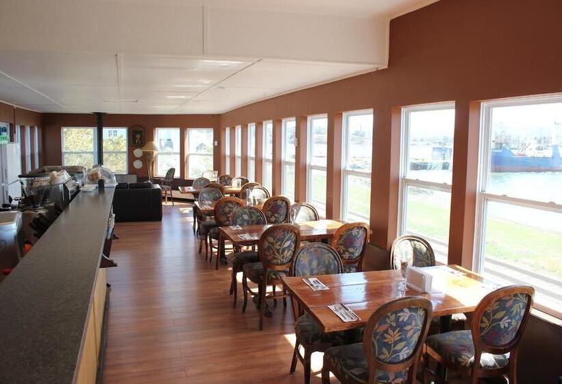 مبيت وإفطار Harbourview Motel And Accommodations